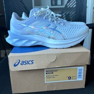 Women’s Asics Novablast Platinum White Lilac Opal Running Shoe size 9